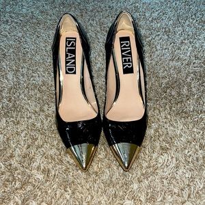 River island gold pointed toe heel.